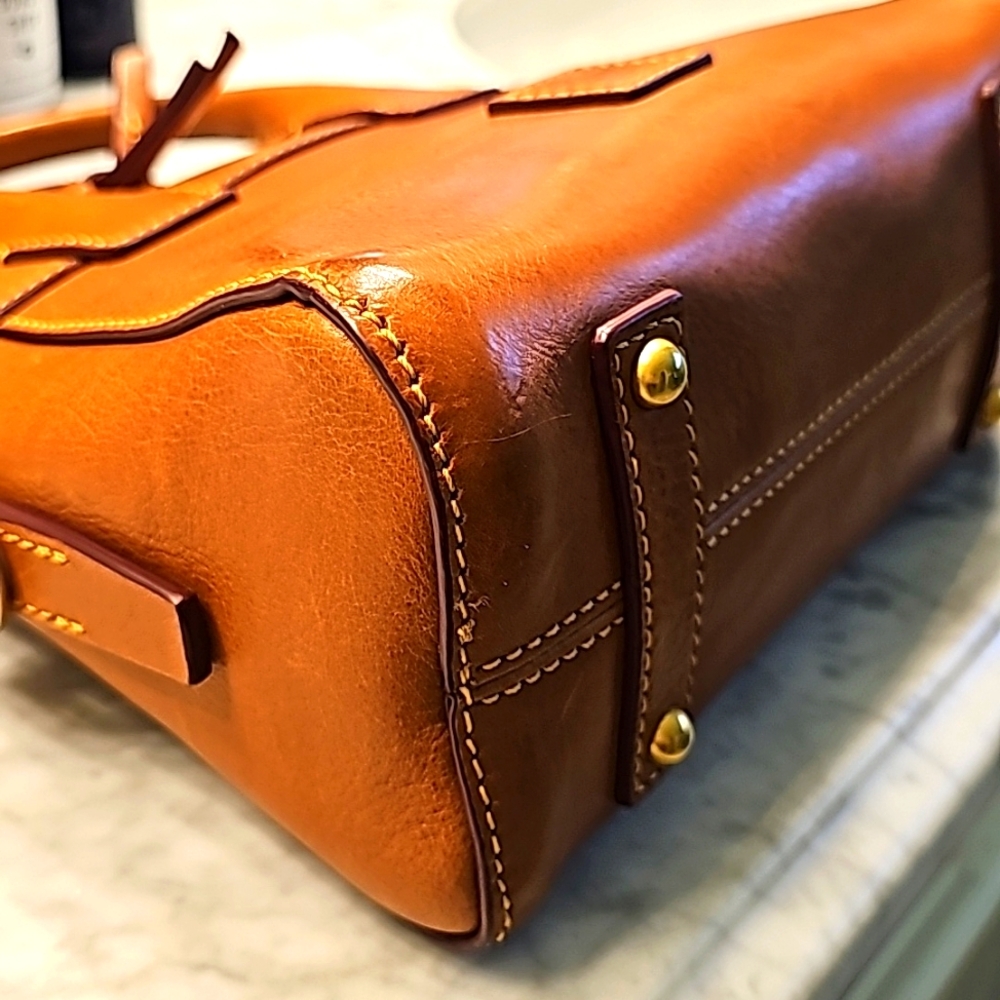 VINTAGE DOONEY AND BOURKE FLORENTINE CAMERON CROSSBODY SATCHEL IN TAN COLOR Sz S - Picture 11 of 16